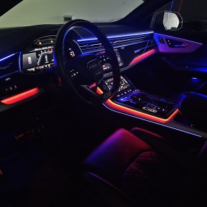 Interior de audi con luces hambientales