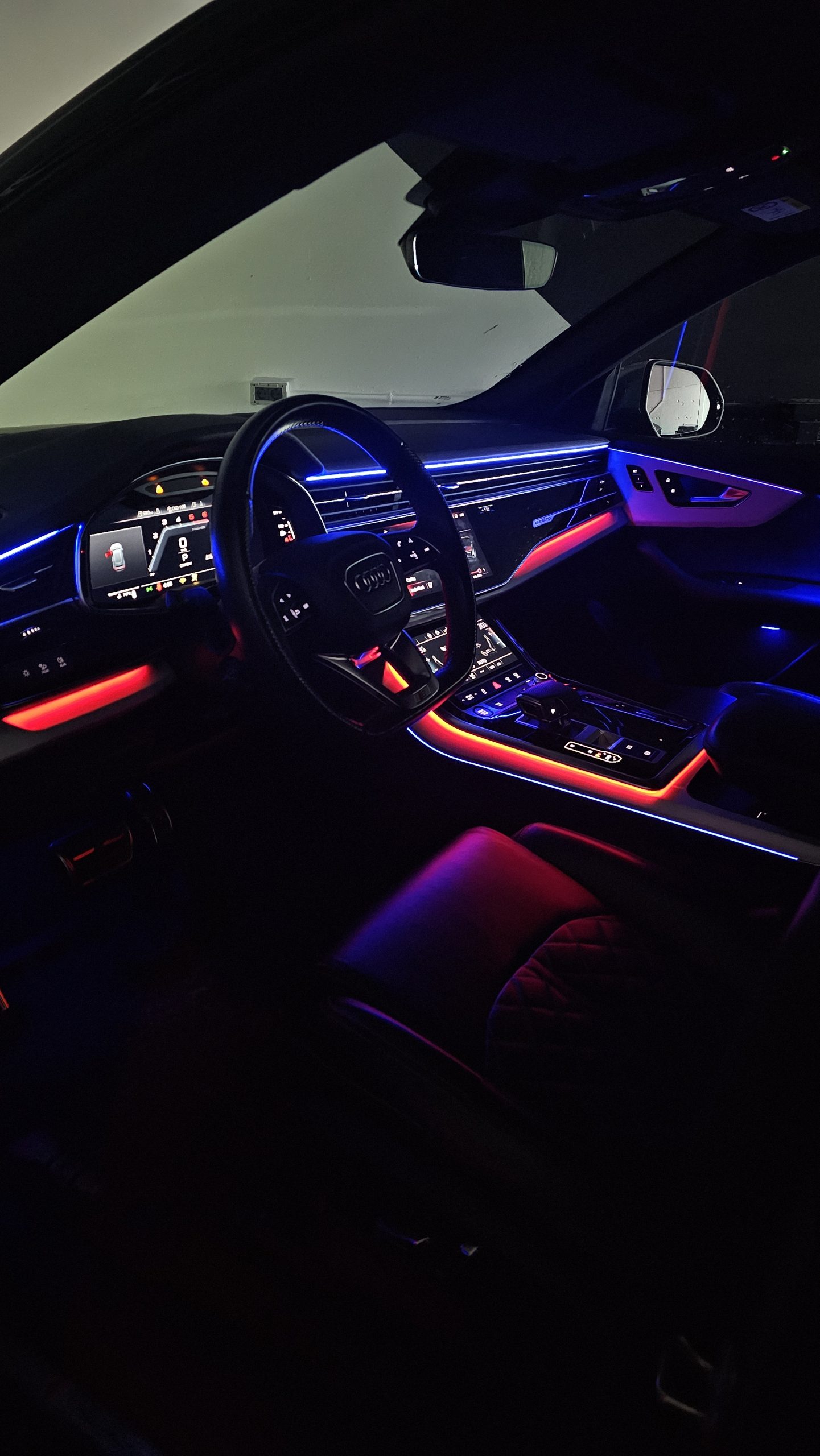 Interior de audi con luces hambientales