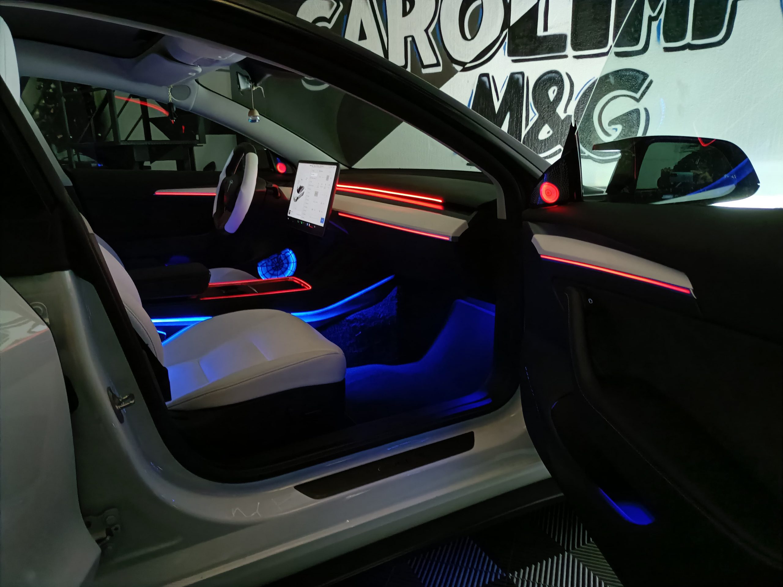 Interior tesla iluminación led tono azul